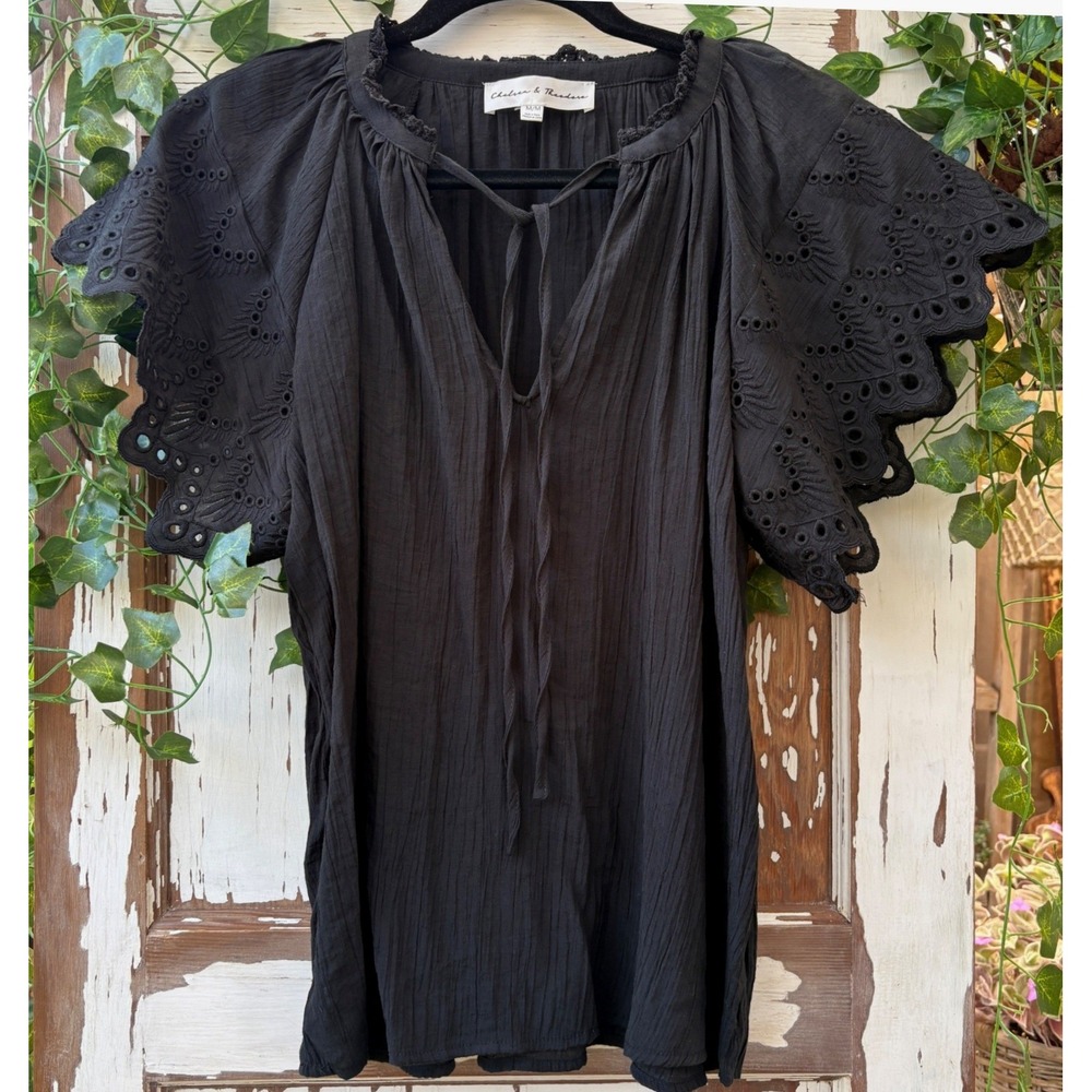 Chelsea & Theodore Black Eyelet Flutter Sleeve Gauze Blouse M Boho Tie Neck Top